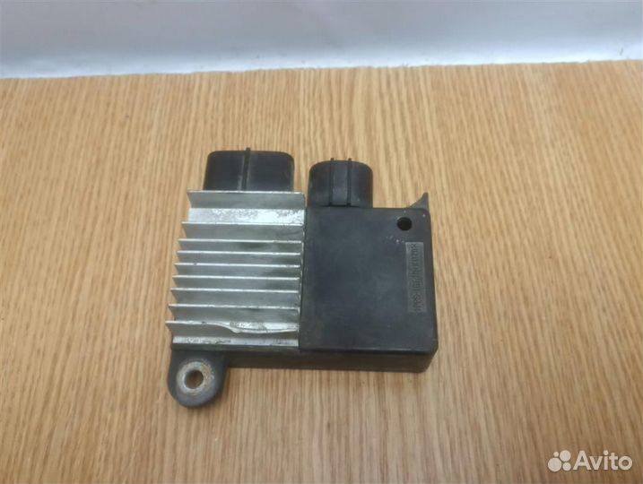 Блок управления вентилятором toyota Corolla E15