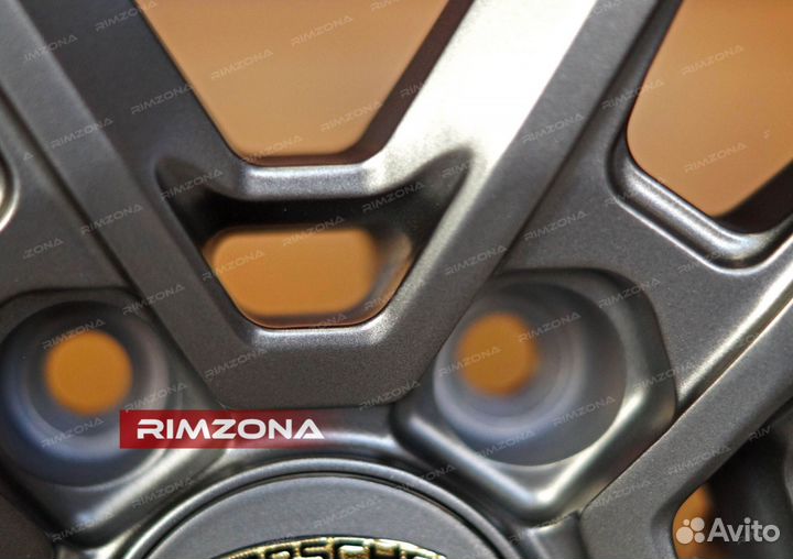 Кованые диски R22 на Porsche Panamera