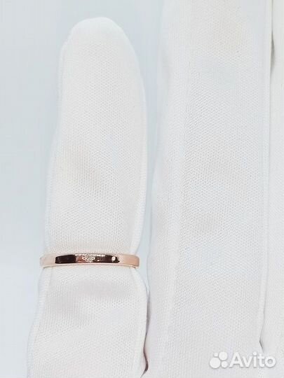 Обручальное кольцо с природным камнем Золото