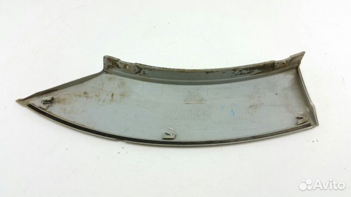 Накладка на крыло задняя правая Mitsubishi Pajero