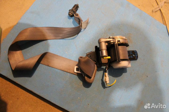 Ремень системы безопасности Nissan Serena C24 1999