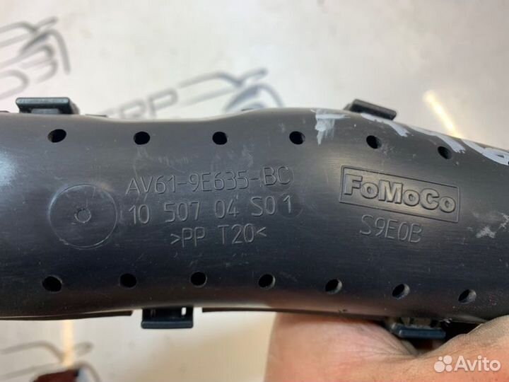 Воздухозаборник Ford Focus 3 CB8 1.6L duratec