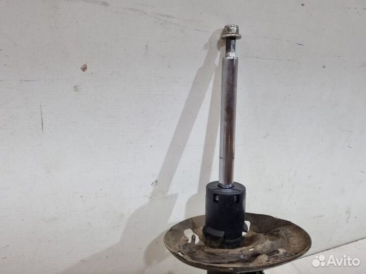 Амортизатор передний левый Toyota Camry V70 2018