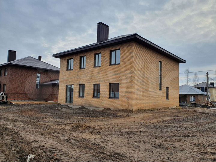 Коттедж 202 м² на участке 8 сот.