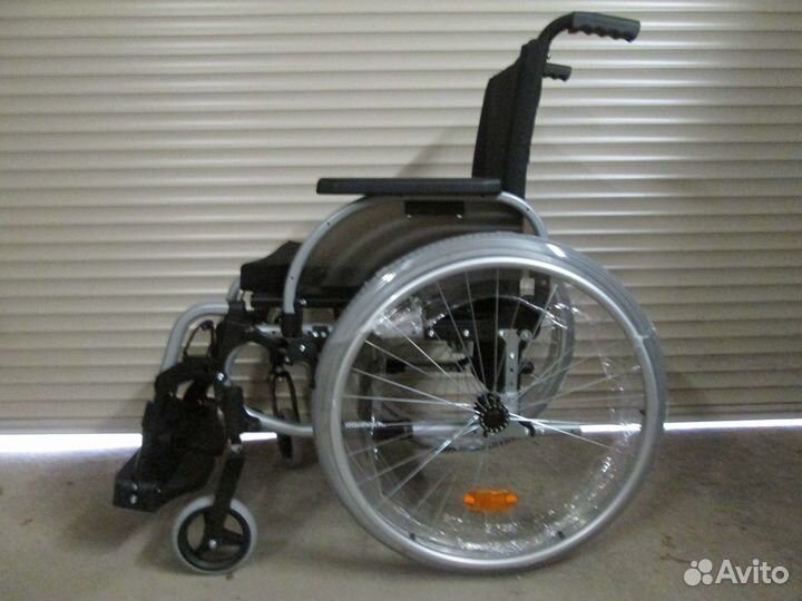 Кресло - коляска универсальная новая. в упаковке