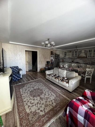 3-к. квартира, 90 м², 8/10 эт.