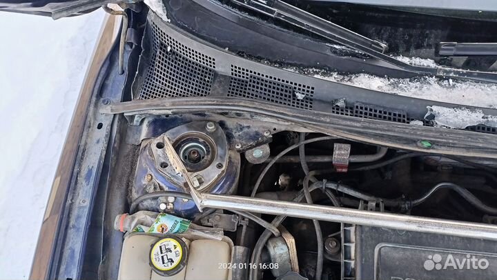 Распорка передних стоек, усилитель кузова Mazda3