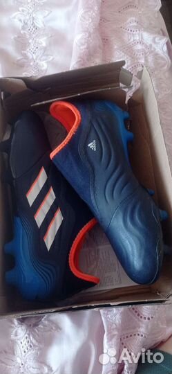 Футбольные бутсы adidas