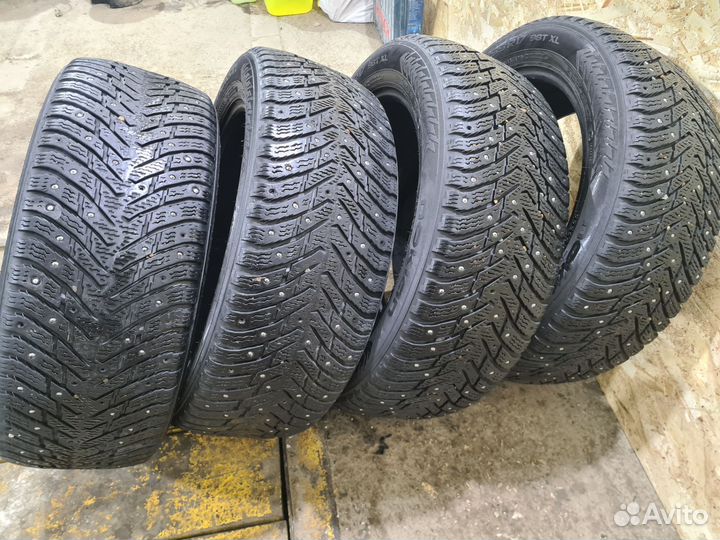 Nokian Tyres Hakkapeliitta 8 215/55 R17