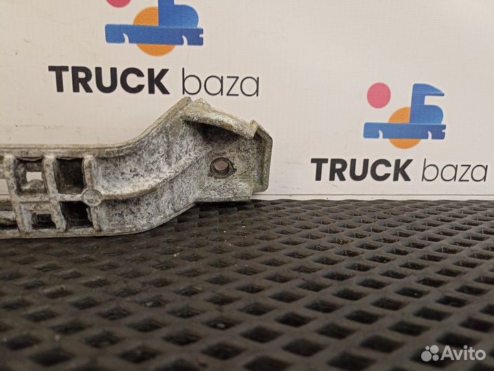 1835743 Ручка капота средняя Daf XF106