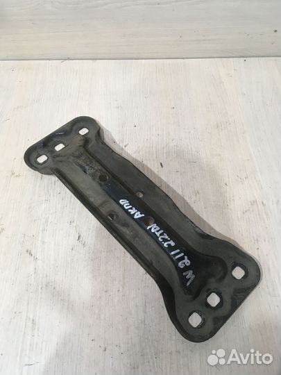 Кронштейн кпп Мерседес W211 Е211 2112421001