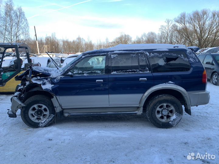 В разборе Mitsubishi Challenger 6G74 АКПП 1998