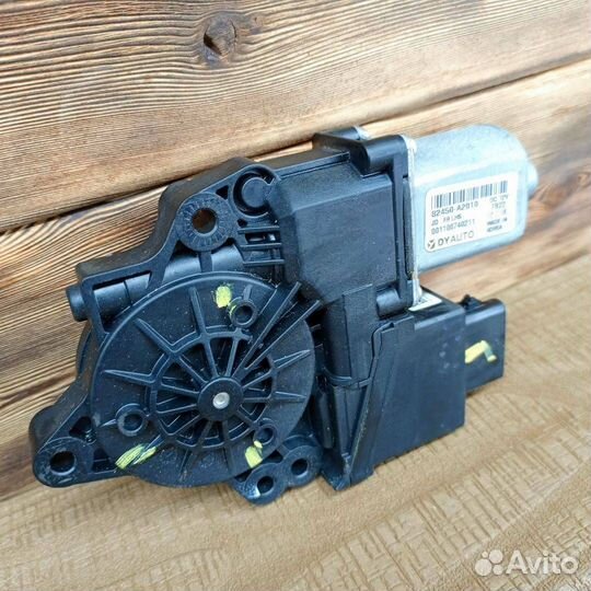 Моторчик стеклоподъемника передний левый Kia Ceed