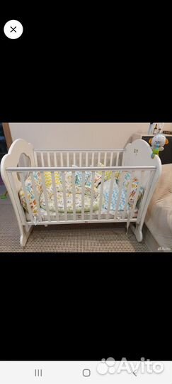 Детская кроватка с маятником и ящиком