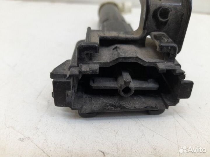 Форсунка омывателя передняя правая Toyota Land