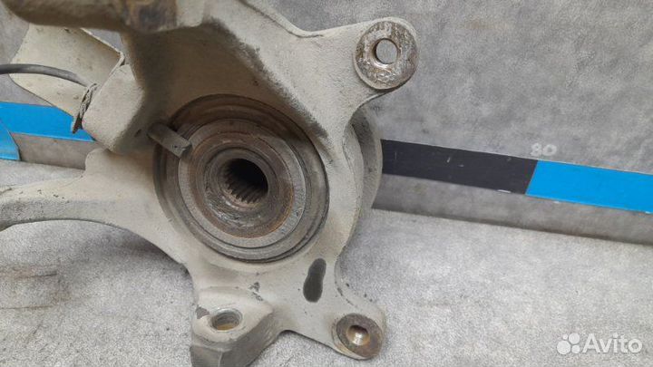 Кулак поворотный передний левый Renault Laguna 1