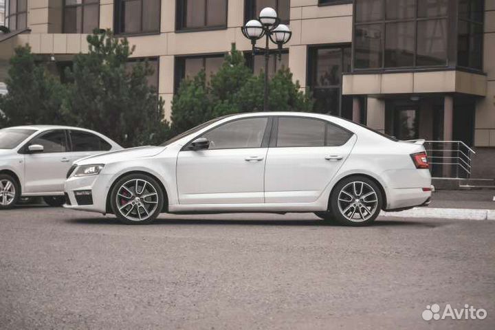 Инструктор по вождению,мкпп(Поло),акпп(Октавия)