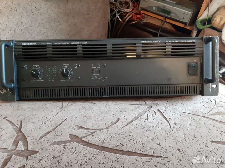 Усилитель мощности Mackie M-2600 USA