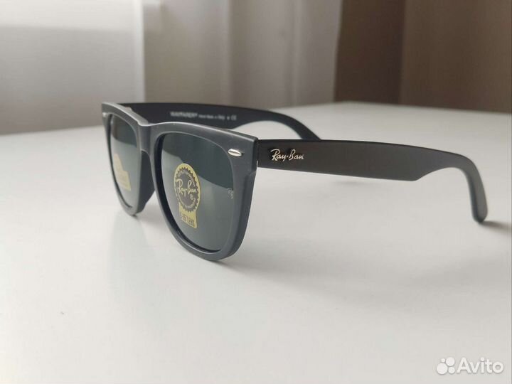 Солнцезащитные очки Ray Ban