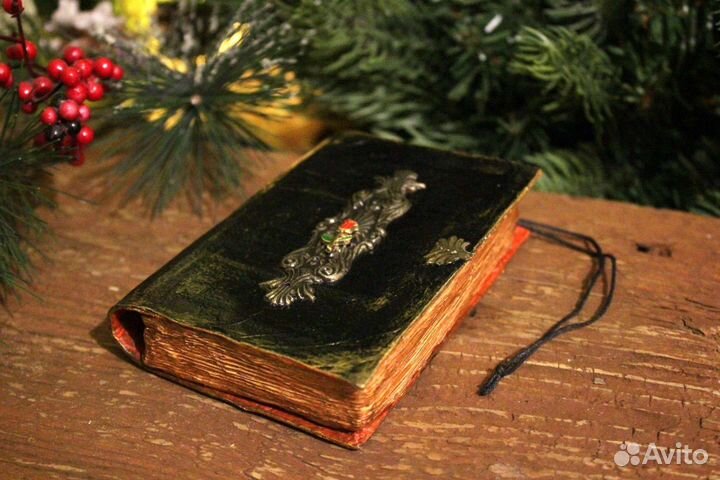 Игрушка на ёлку в виде книги