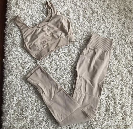 Бесшовный фитнес костюм