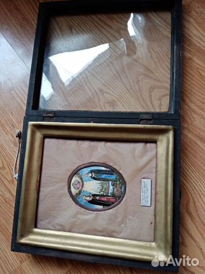 Икона на эмали святых Зосима и Савватия в киоте