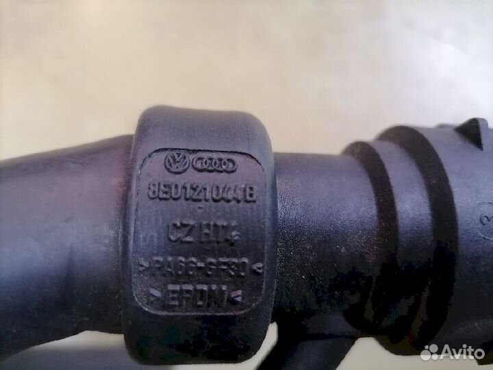 Патрубок охлаждения (радиатора) 8E0121044B Audi A4