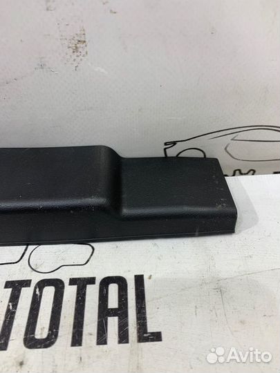 Направляющая люка правая Nissan Patrol Y61 RD28