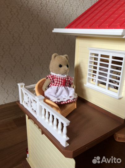 Игрушечный домик с мебелью