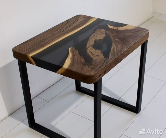 Стол из эпоксидной смолы