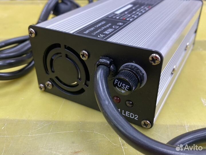 Зарядное устройство lifepo4, li-ion, 12v 8a 000