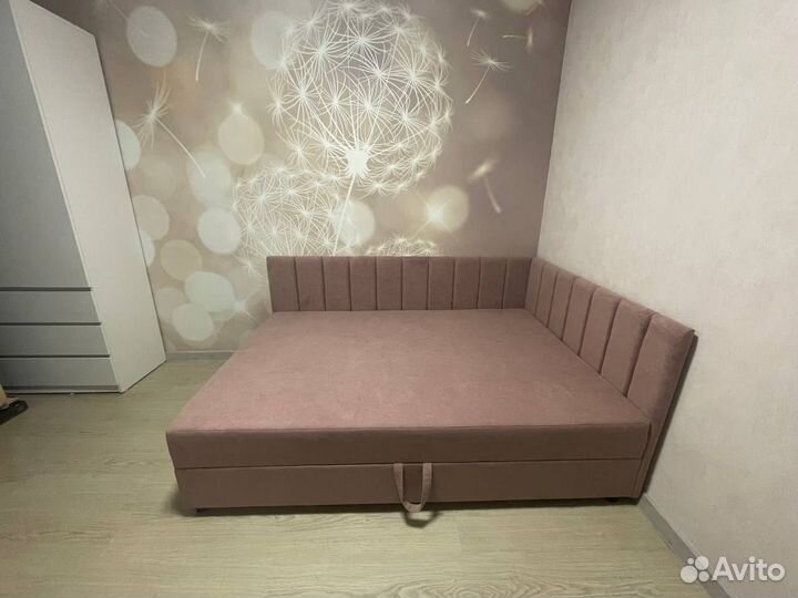 Кровать детская с мягким изголовьем