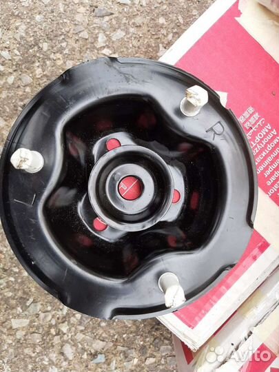 Опора стойки амортизатора Nissan 56115-50J00