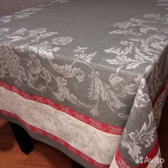 Скатерть льняная жаккардовая Лувр