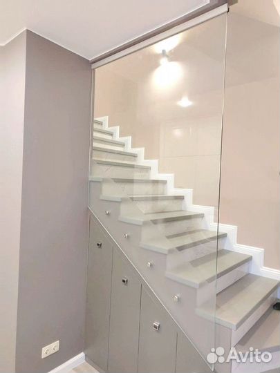 Стеклянные ограждения для лестниц и душевых