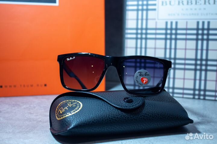 Солнцезащитные очки Ray Ban
