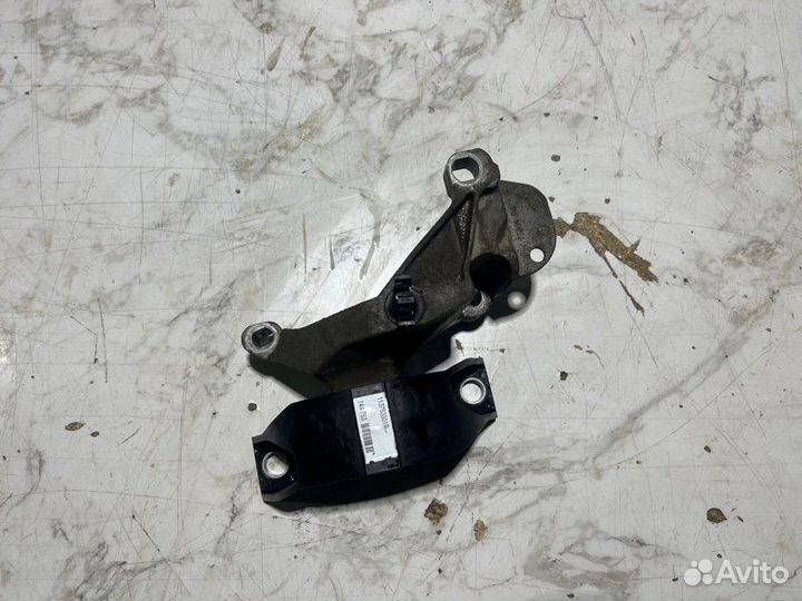 Кронштейн двигателя Renault Sandero Stepway