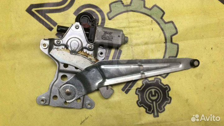 Стеклоподъемник задний правый Toyota Funcargo