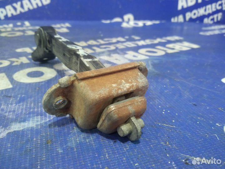 Ограничитель двери Nissan X-Trail T30 внедорожник