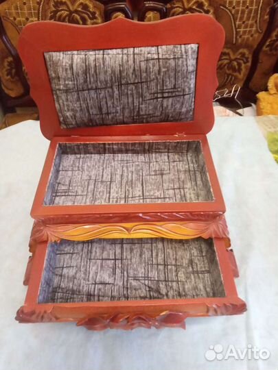 Шкатулка из дерева
