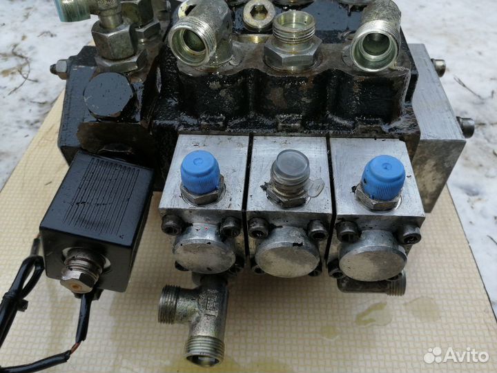 Распределитель bucher 200071943002 Weidemann T5625