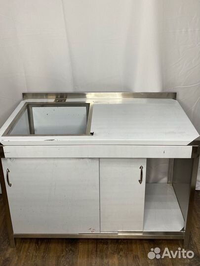 Стол с мойкой закрытый из нержавейки