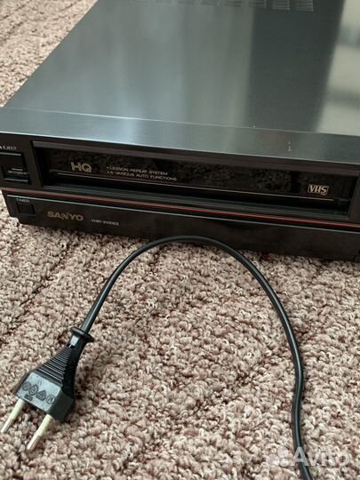 Кассетный видеомагнитофон Sanyo