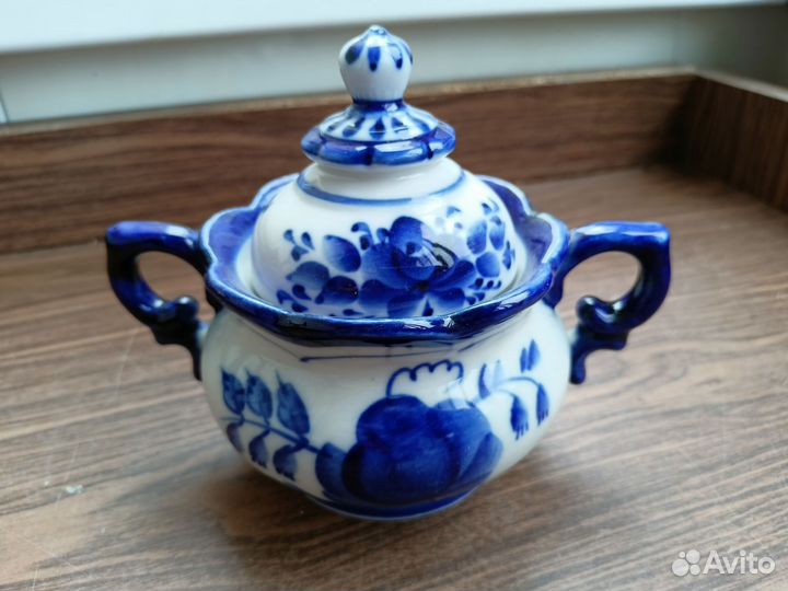 Заварочный чайник, сахарница, ваза