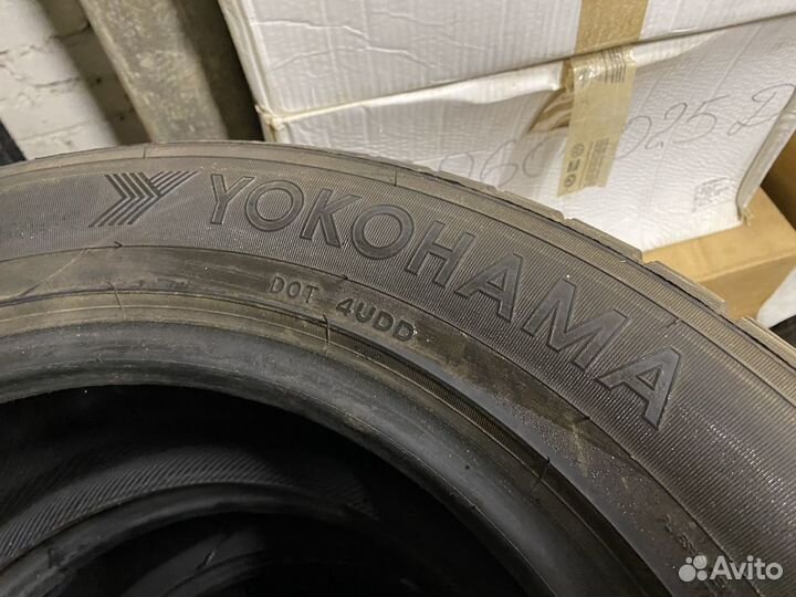 Yokohama W.Drive V902A 235/60 R17 102