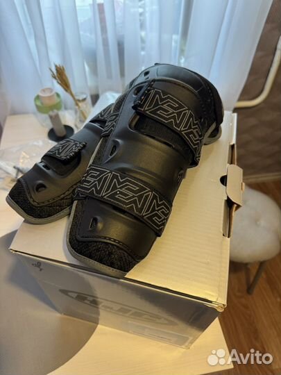 Наколенники