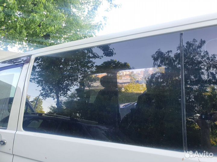 Стекло средний ряд левая сторона Т5