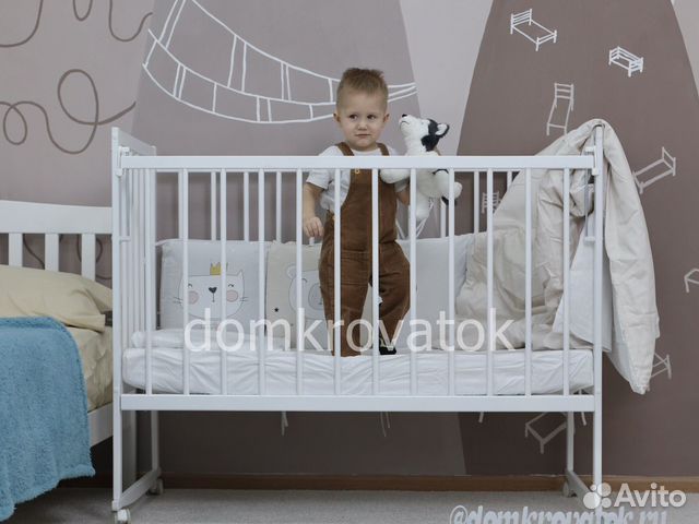 Кроватка для новорожденных с роликами