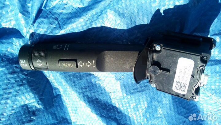 Переключатель поворотов подрулевой Opel Astra J 68