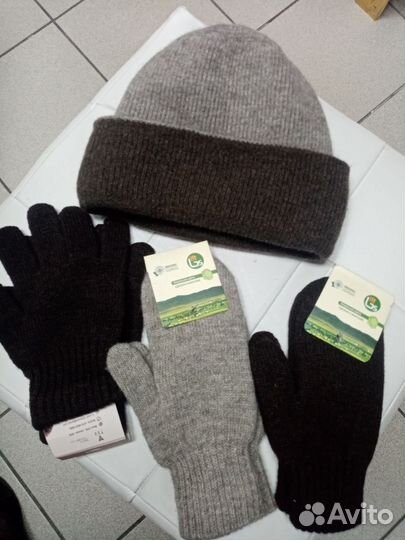 Шапка и шаль из овечьей шерсти